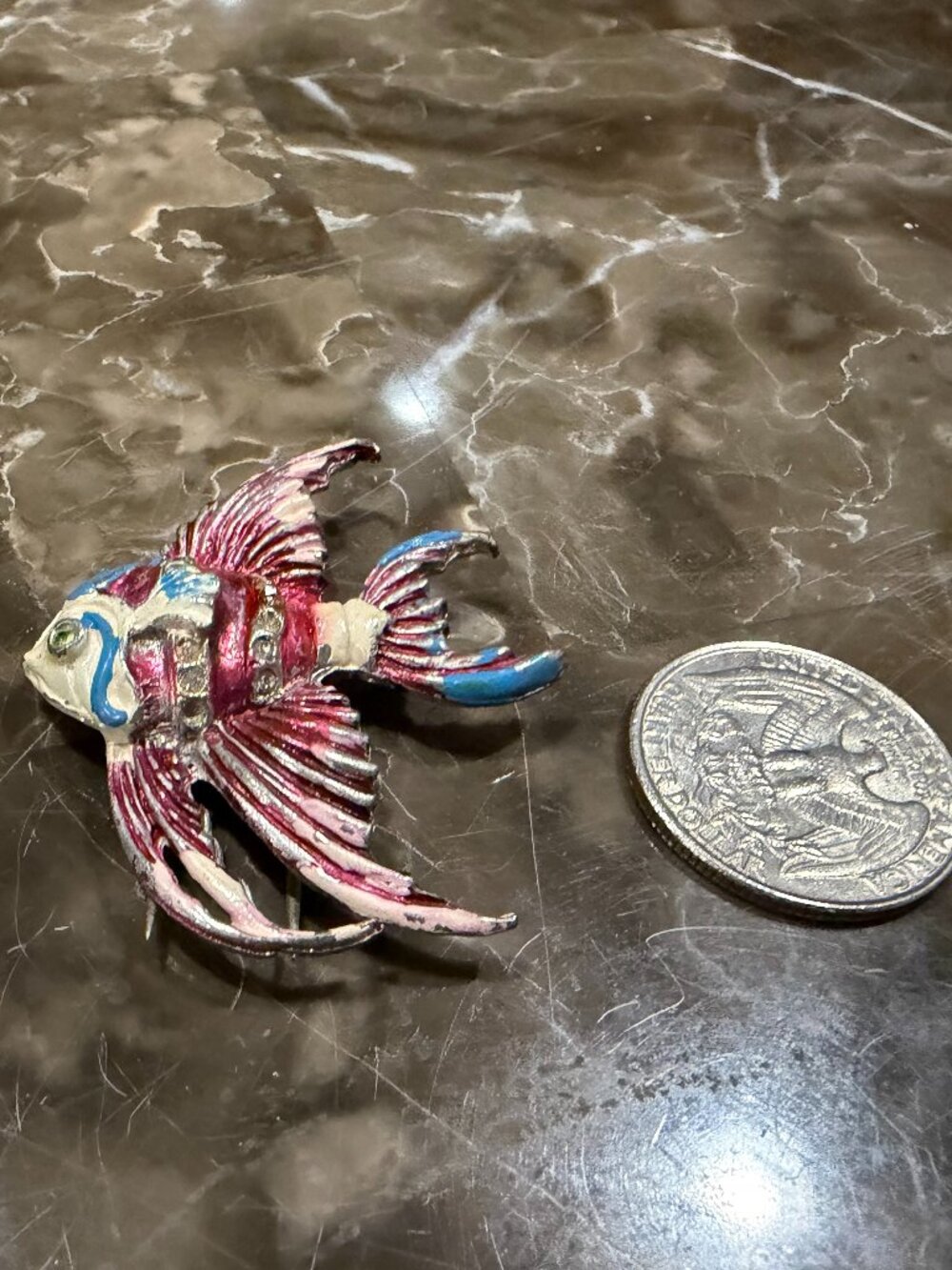 Vintage Unsigned Angel Fish fur pin (Preowned)